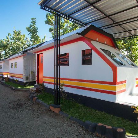 Hotel RedDoorz near Banyuwangi Kota Train Station Zewnętrze zdjęcie