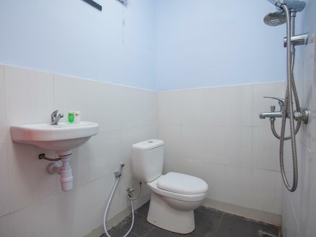 Hotel RedDoorz near Banyuwangi Kota Train Station Zewnętrze zdjęcie