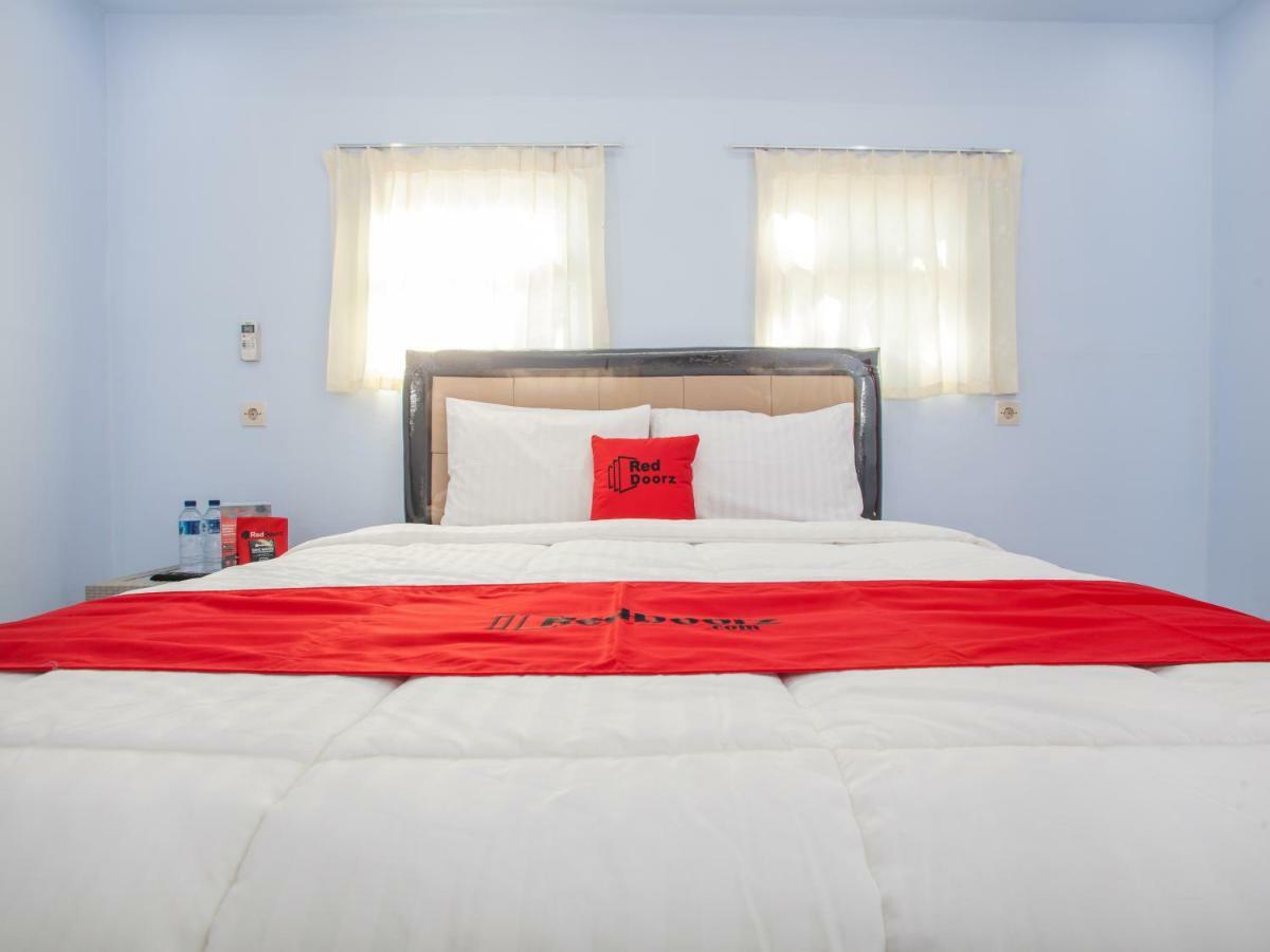 Hotel RedDoorz near Banyuwangi Kota Train Station Zewnętrze zdjęcie
