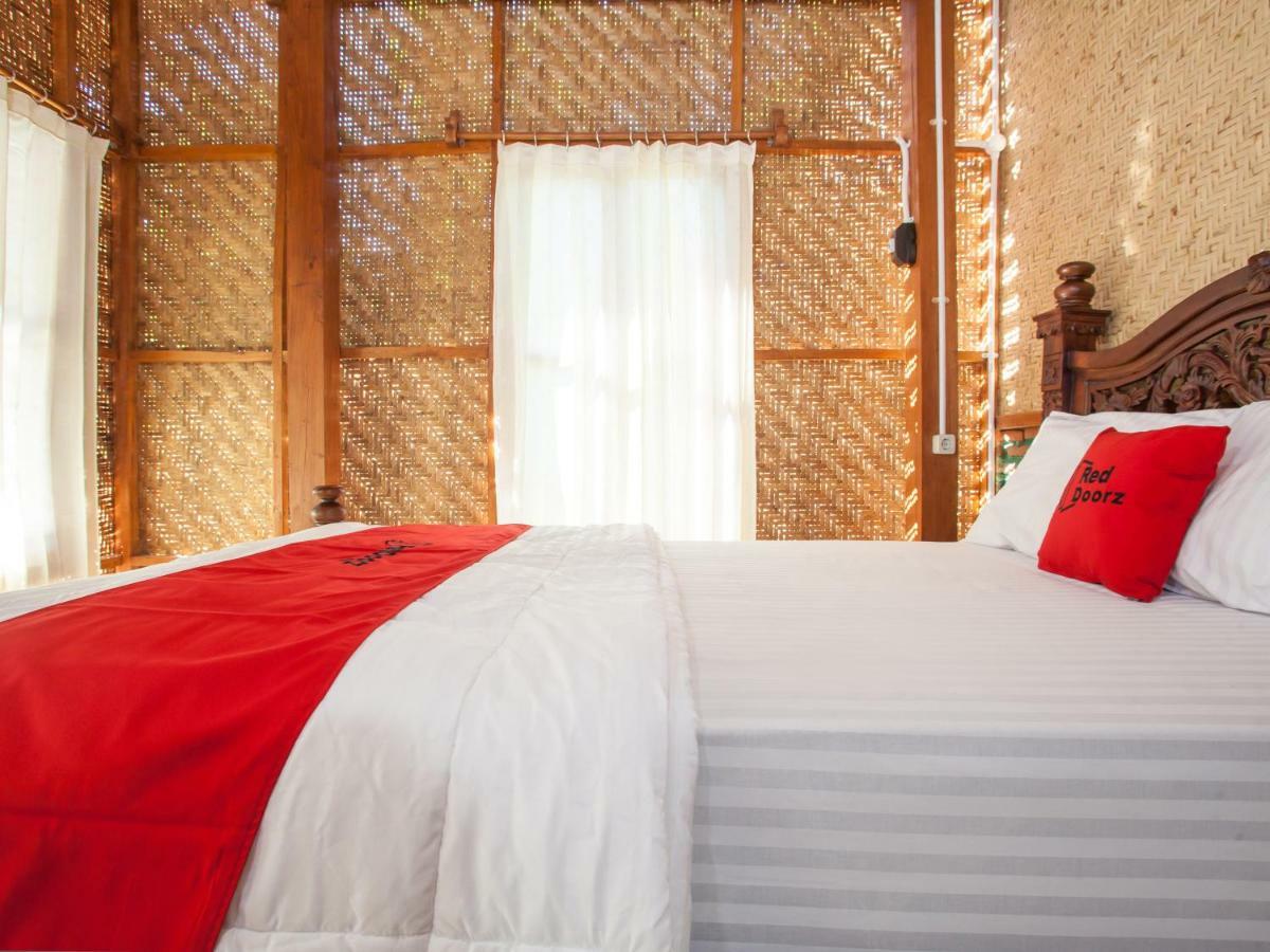 Hotel RedDoorz near Banyuwangi Kota Train Station Zewnętrze zdjęcie