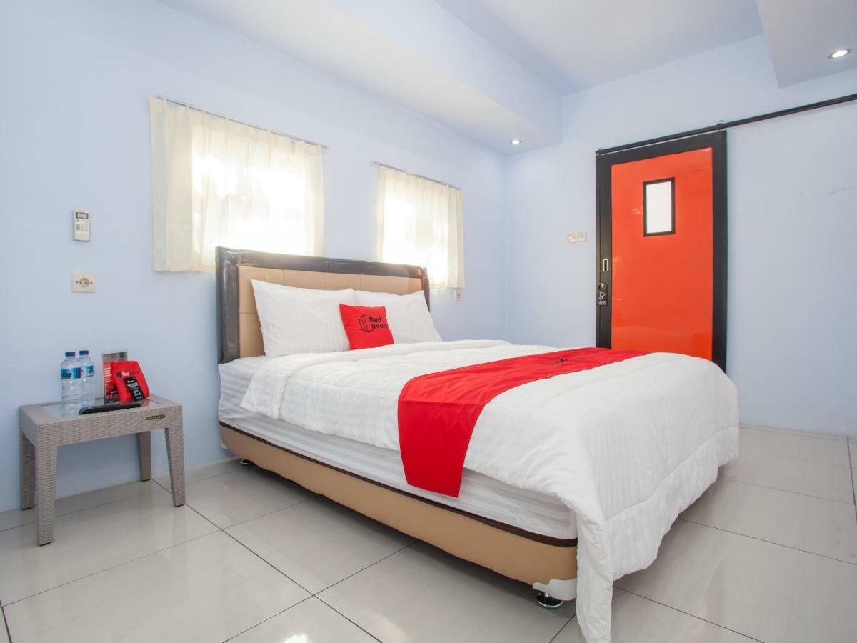 Hotel RedDoorz near Banyuwangi Kota Train Station Zewnętrze zdjęcie